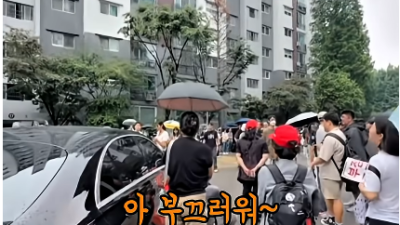 오보 전하고 웃는 KBS 여기자에 분노하는 잠실